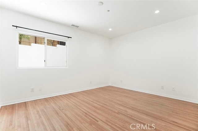 Building Photo - 2644 E Chevy Chase Dr