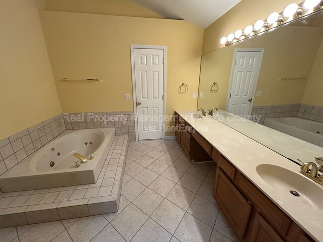 Building Photo - 106 Oak Spring Ct