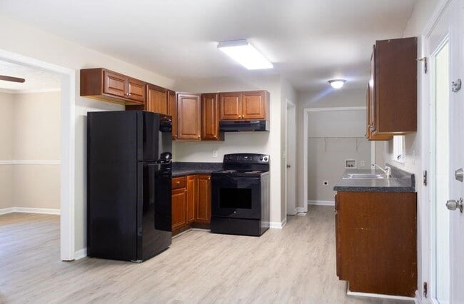 Building Photo - 130 Rosewood Dr