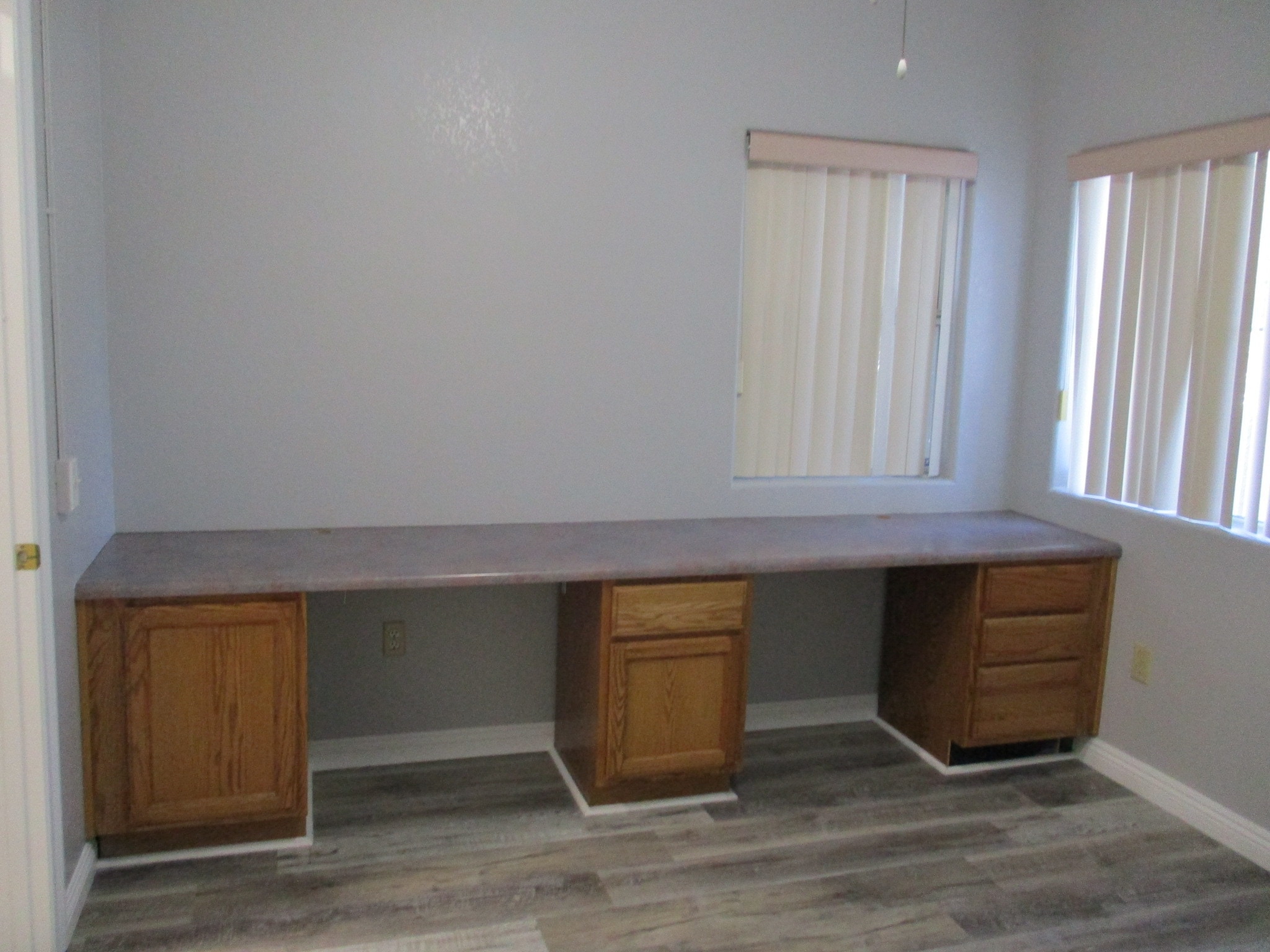 built in desk in second bedroom - 5225 W Reno Ave