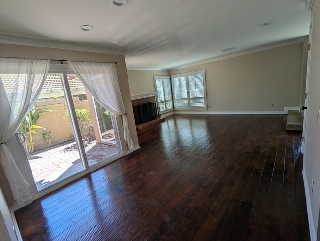 Building Photo - 327 Sprucewood Ave