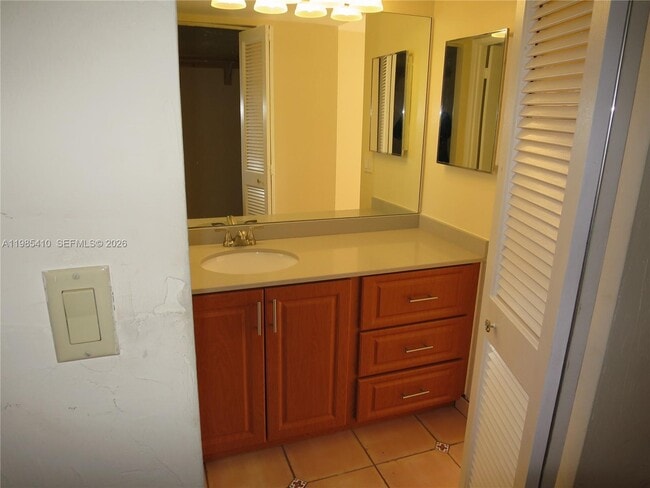 Building Photo - 600 NE 36th St