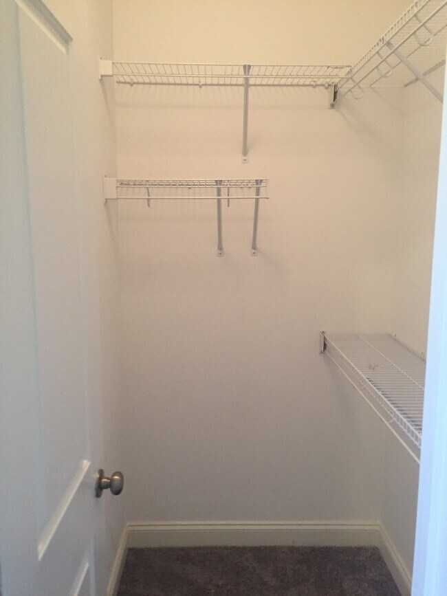 Building Photo - Greenville - 2BD/2.5BA, 1300SF