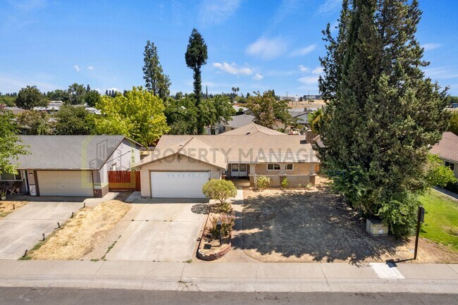 Building Photo - Charming 4-Bed, 2-Bath Home in Sacramento’...