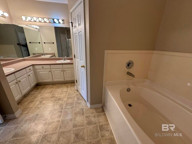 Building Photo - 8356 Carousel Ct