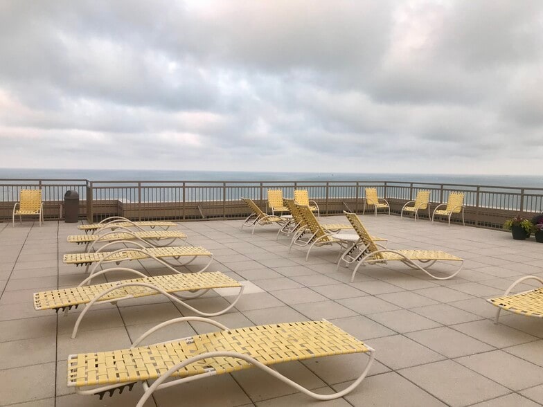 Sun Deck - 6301 N Sheridan Rd