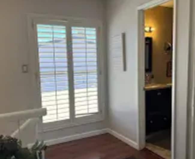 Building Photo - BEAUTIFUL TOWNHOUSE WITH 2 CAR GARAGE