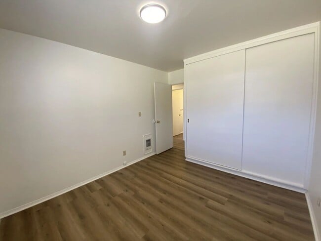 Building Photo - 769 NE Alameda Ave
