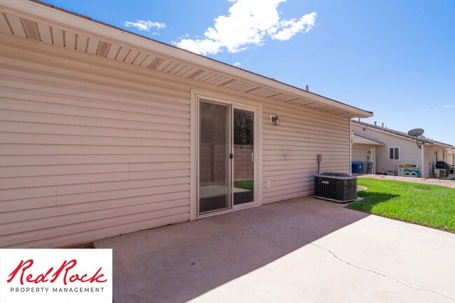 Building Photo - Spacious 3-Bed, 2-Bath Ivins Townhome – Do...