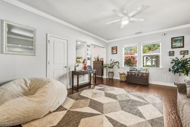 Building Photo - Stylish, Energy-Efficient 3 Bed/2.5 Bath H...