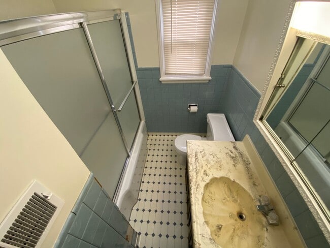 Building Photo - Charming Woods Park Home | 2 Bed | Fenced Yard | Garage | $1800/mo