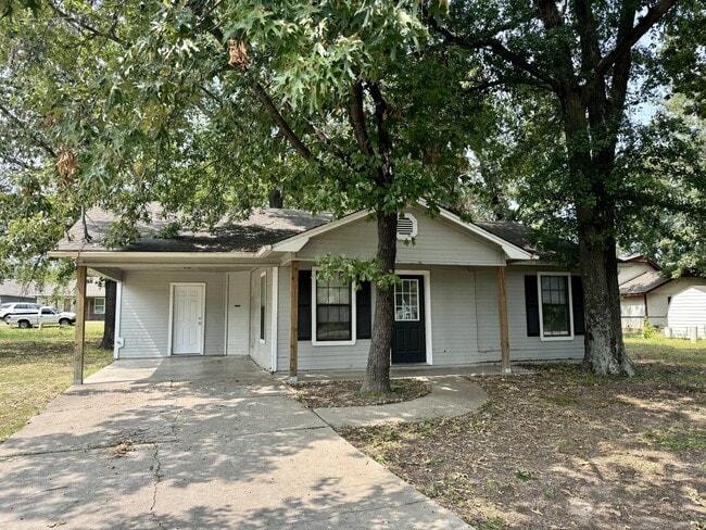 Primary Photo - 301 Carson Rd