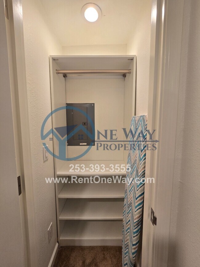 Building Photo - 2311 Kent Des Moines Rd