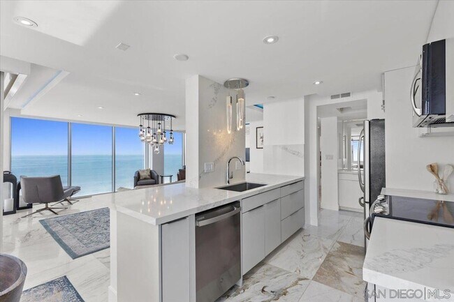 Building Photo - 1830 Avenida Del Mundo