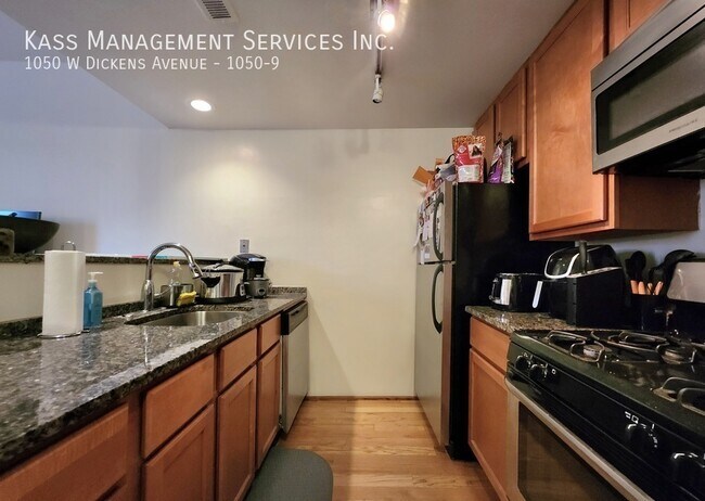 Building Photo - 1050 W Dickens Ave