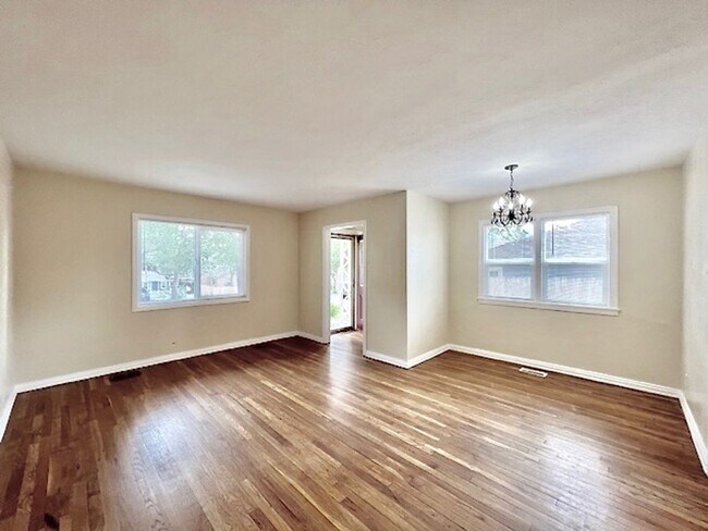 Building Photo - 920 E Cucharras St