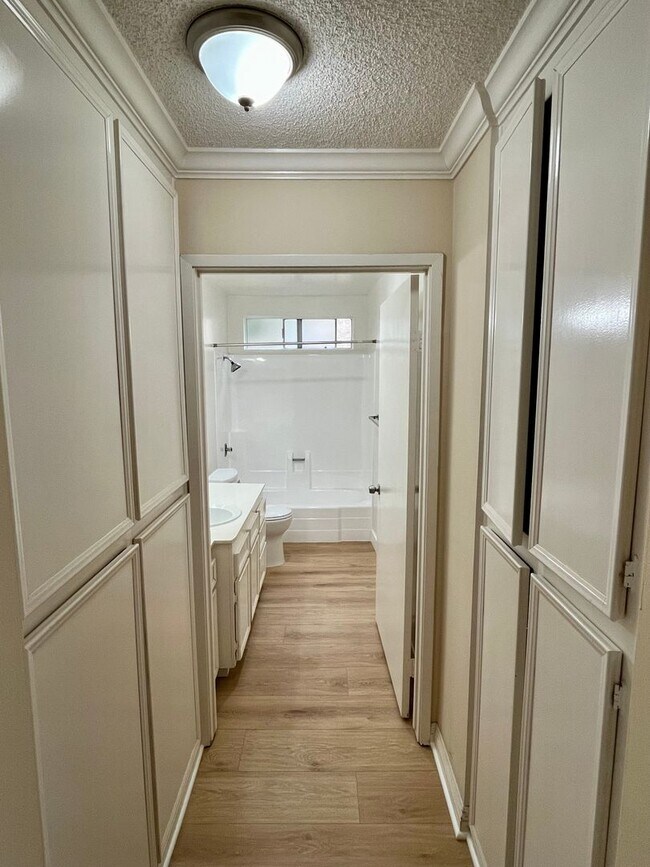 Building Photo - 6060 Mt Aguilar Dr