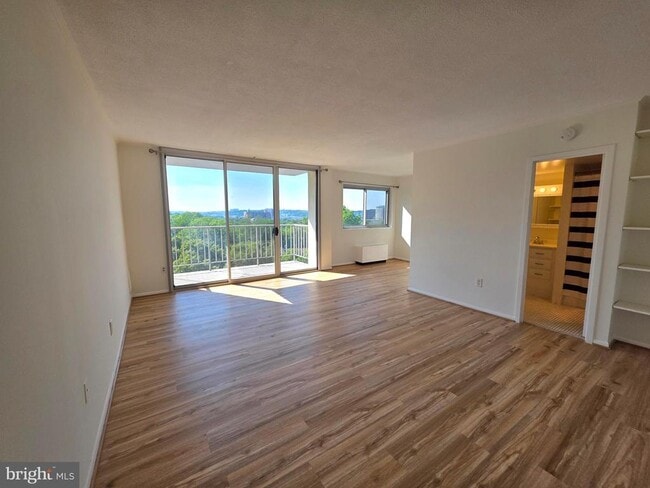 Building Photo - 2059 Huntington Ave