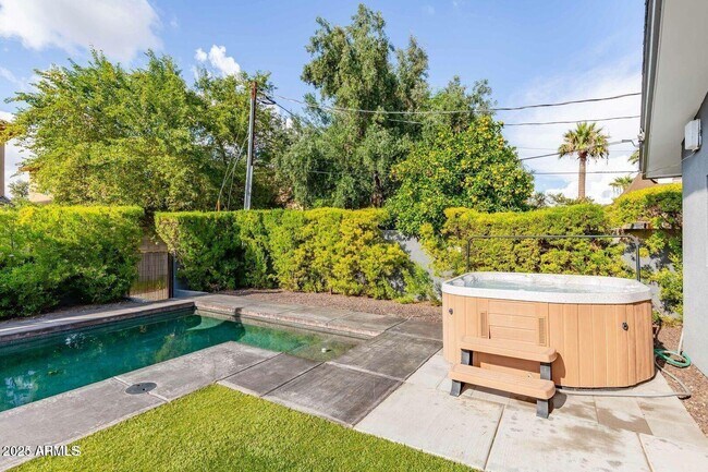 Building Photo - 5002 N 38th Pl