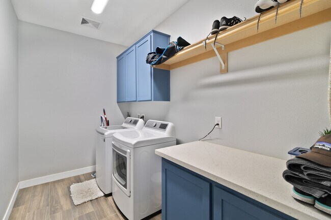 Building Photo - Beautiful 4 Bed 3 Bathroom