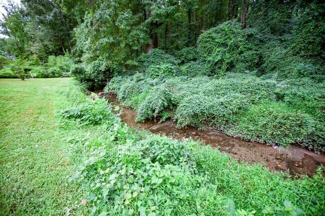 Building Photo - 614 Rock Creek Road