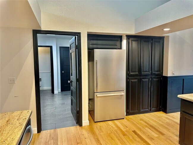 Building Photo - 4 Lois Ln