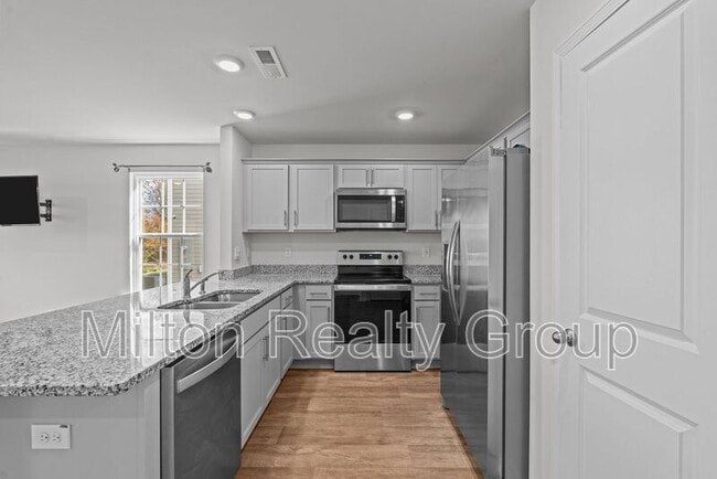 Building Photo - 122 March Crk Dr