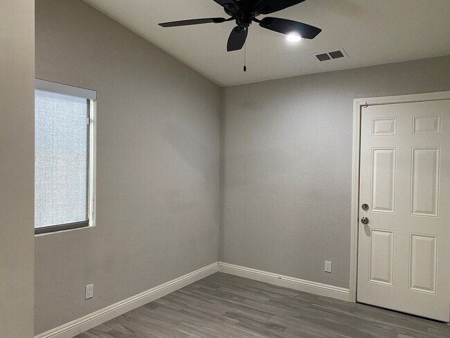 Building Photo - 128 Elmtree Dr