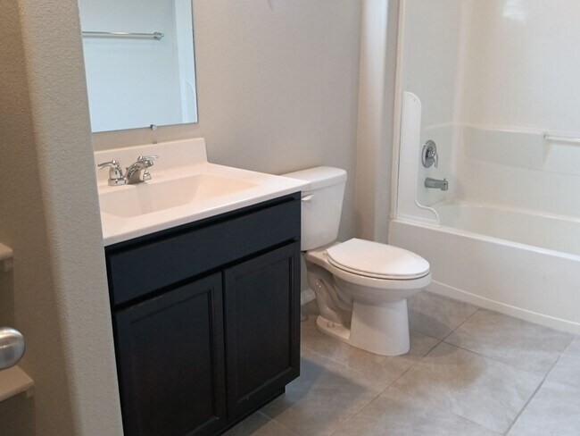 Building Photo - Beautiful 4-Bedroom, 2.5-Bathroom Home Loc...