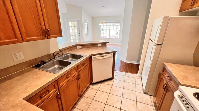 Building Photo - 3658 Oakdale Cir