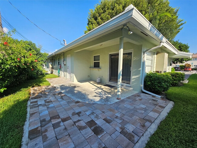 Building Photo - 2120 NE 41st St