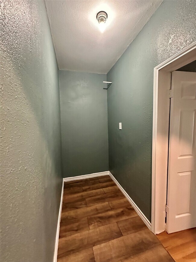 Building Photo - 8611 Findlay St