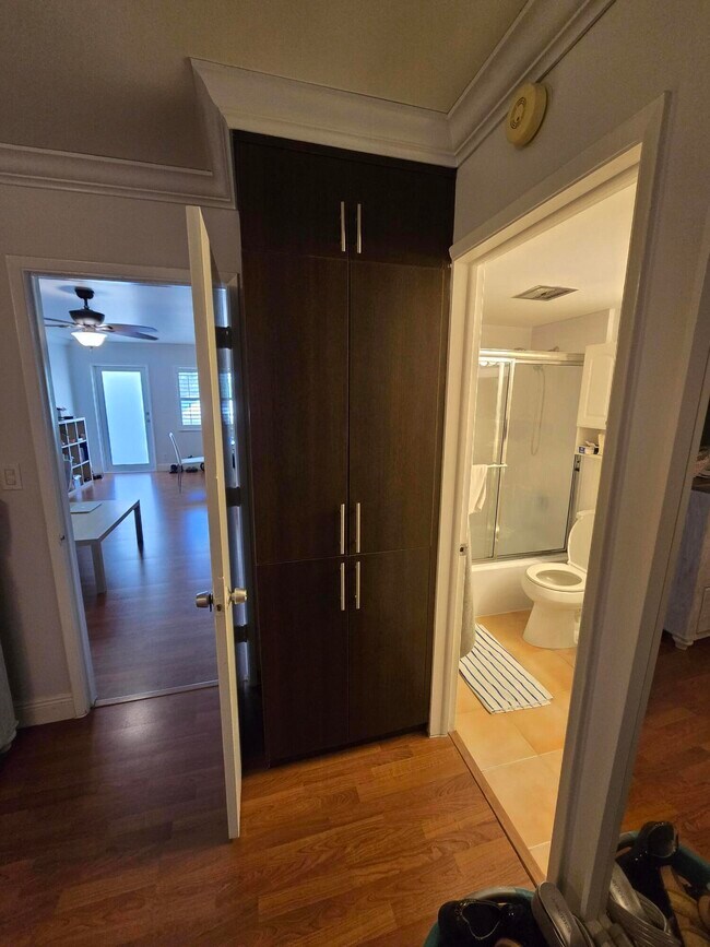 Building Photo - 60 Venetian Dr