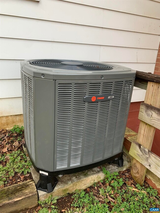 Building Photo - 1028 St Charles Ave