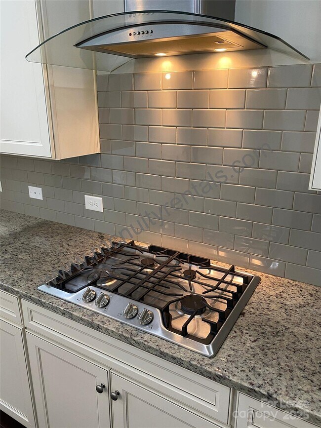 Building Photo - 4221 Courtly Ln