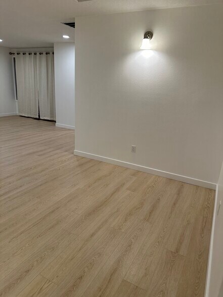 Building Photo - 6065 SW 68th Ct