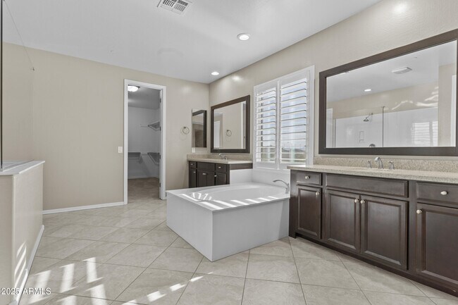 Building Photo - 9382 W Louise Dr
