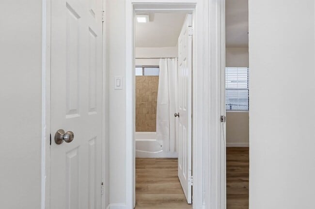 Building Photo - 2425 S Ridgeley Dr