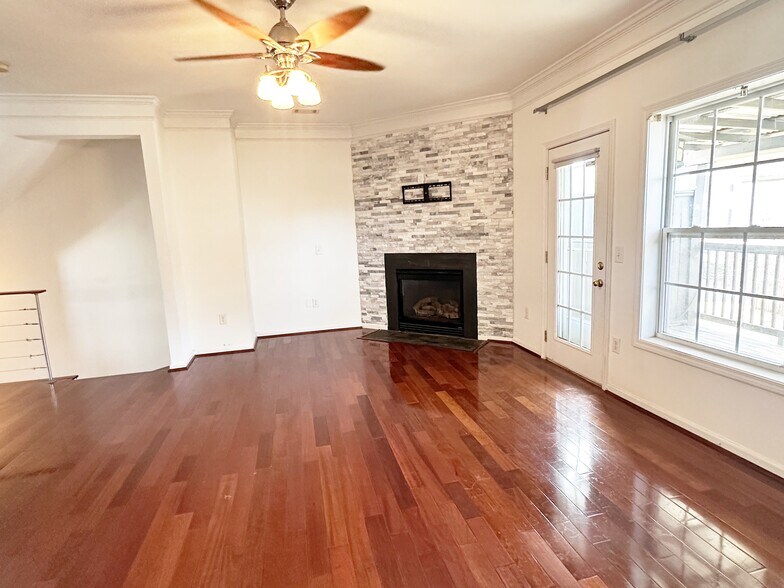 Building Photo - 307 Savoy Ct