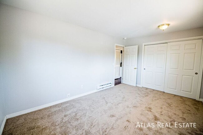 Building Photo - 950 Bishop Ct