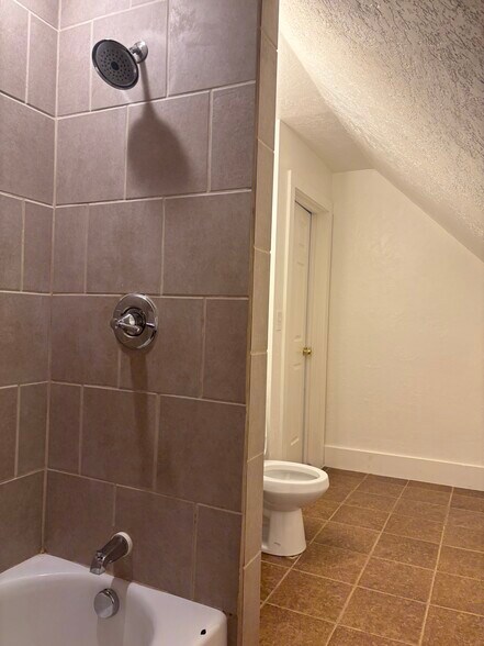 Building Photo - 245 N Main St