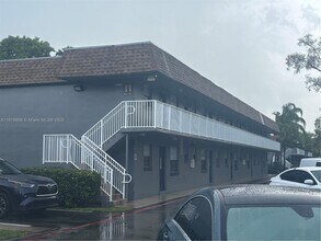 Building Photo - 4871 NW 9th Dr