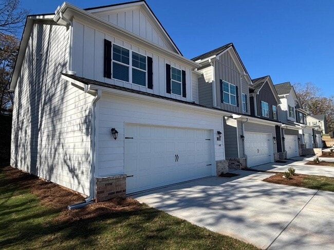 Building Photo - 168 Chase Xing