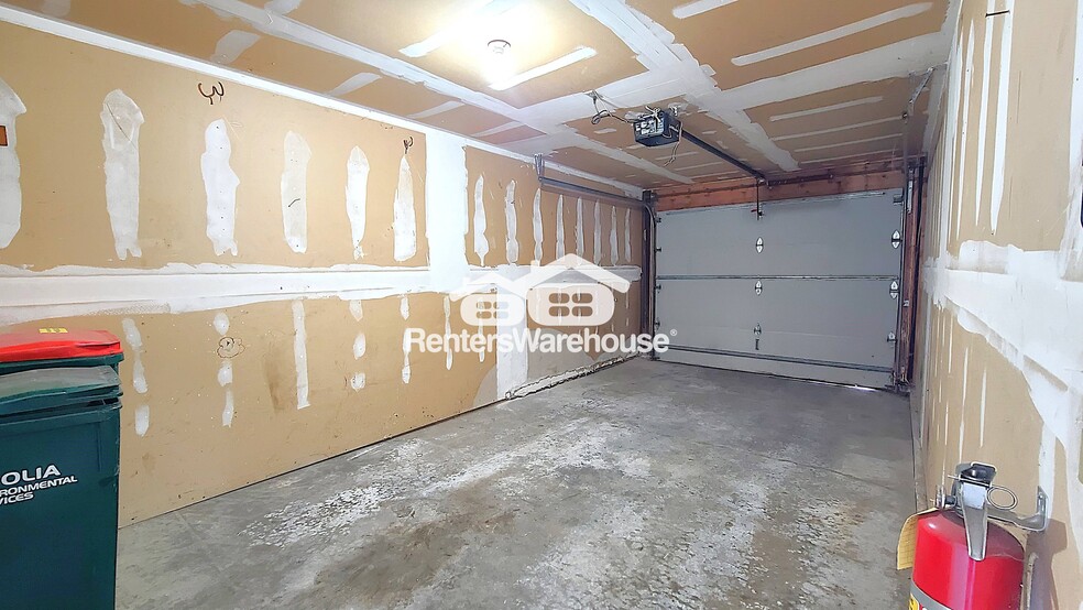 Building Photo - 353 Nicole Ln