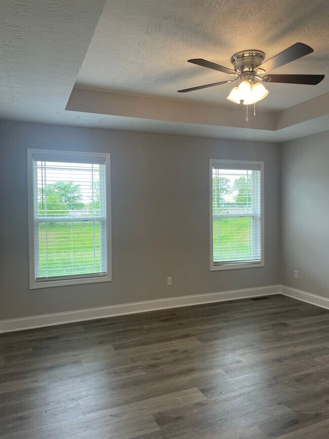 Building Photo - 560 Labrador Dr