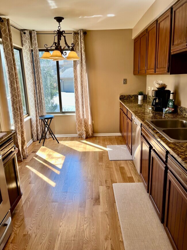 Building Photo - 275 Hickory Ln