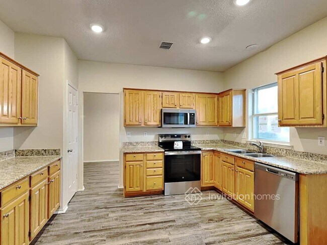 Building Photo - 2703 Magnolia Ln