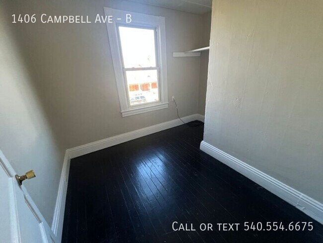 Building Photo - Spacious 1 Bedroom 1 Bath Apartment with B...