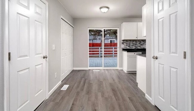 Building Photo - Beautifully Remodeled 2 Bed 1 Bathroom Home!