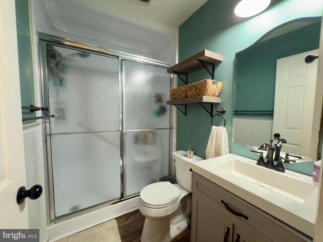 Building Photo - 211 Eagle View Ln